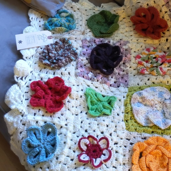 Farmhouse Blanket/afghan handmade (only one) - Picture 7 of 8